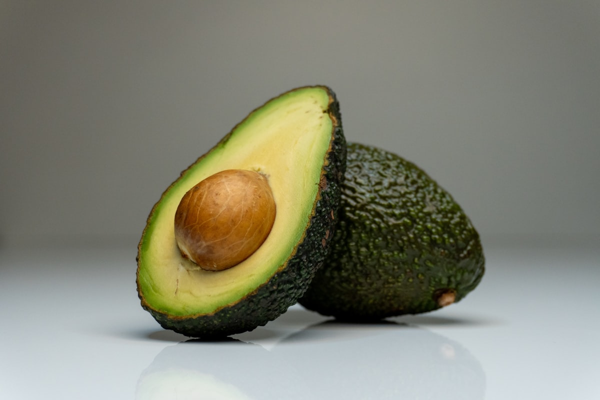 Insalata con salmone e avocado